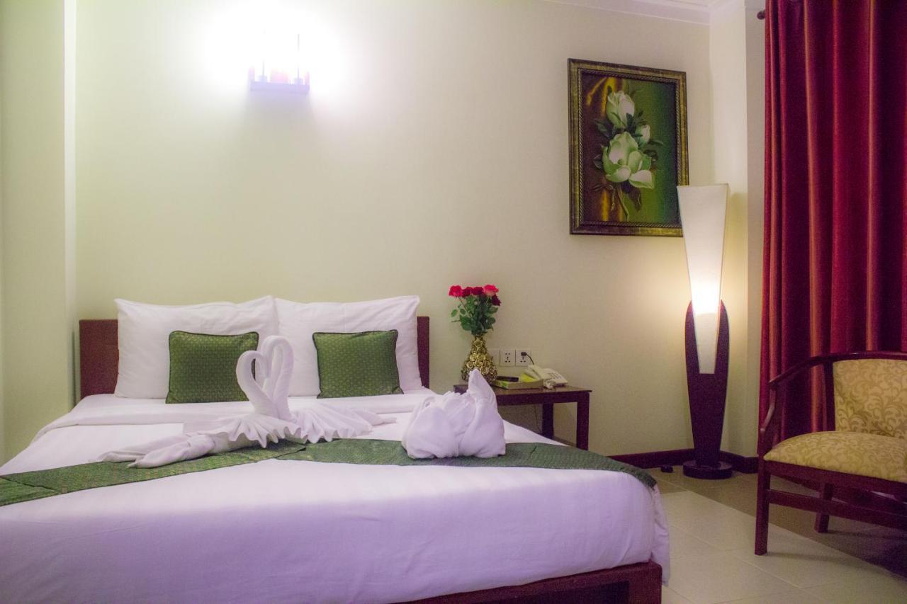 V N E Hotel Phnom Penh Exterior photo